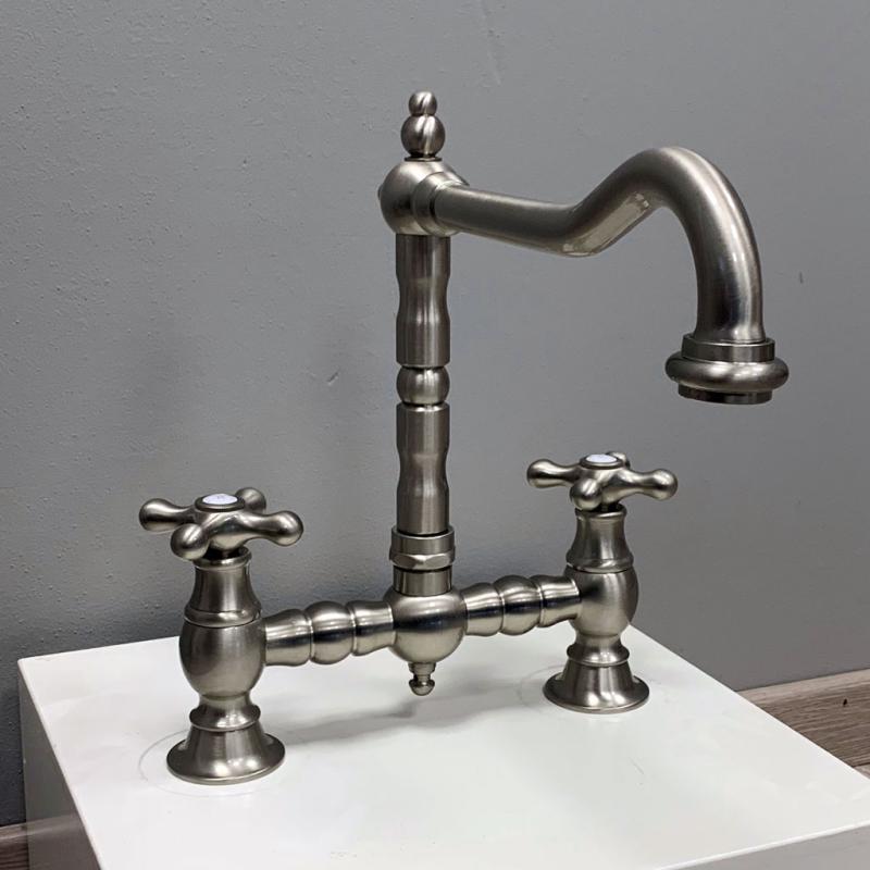 PB Nosztalgikus Hídkonyhai Csaptelep Rozsdamentes Acél Derékszögű Kifolyóval Csillag Gombokkal PBN.RVS.H.ST