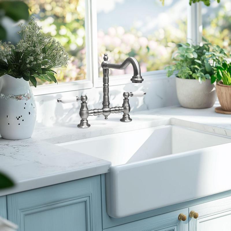 PB Nosztalgikus Hídkonyhai Csaptelep Rozsdamentes Acél Derékszögű Kifolyóval Fehér Fogantyúkkal PBN.RVS.H.WH