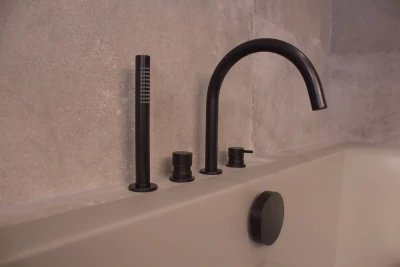 Waterevolution Flow 4 lyukas fürdőkádcsap fürdőkád szélére szerelhető, fekete T138PR