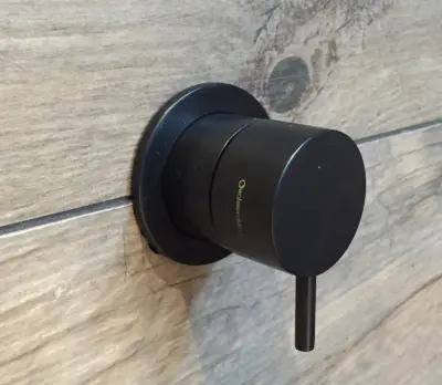 Waterevolution Flow inbouw 2-weg omsteller mat zwart met ronde rozet T1482SPR

Vízevolúció Flow beépített 2-utas átváltó matt fekete kerek rózsa T1482SPR