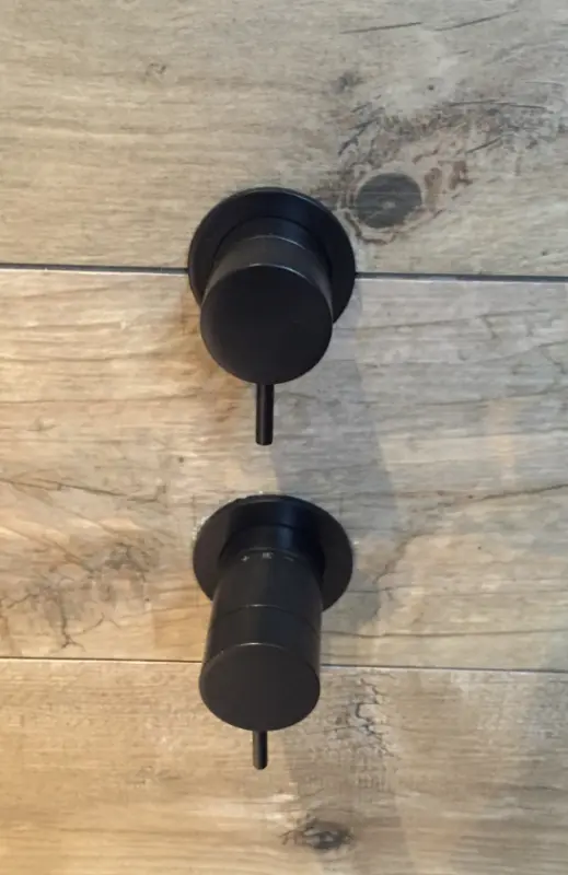 Waterevolution Flow inbouw doucheset mat zwart met thermostaat regendouche en handdouche 1208846402

---

Waterevolution Flow beépített zuhanykészlet matt fekete termosztáttal, esőzuhannyal é