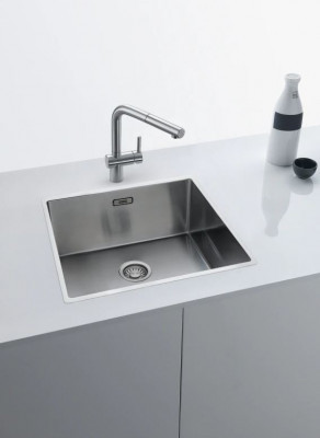 Franke rozsdamentes acél, csiszolt konyhai csaptelep, kihúzható Atlas Neo kifolyócső inox 115.0521.438