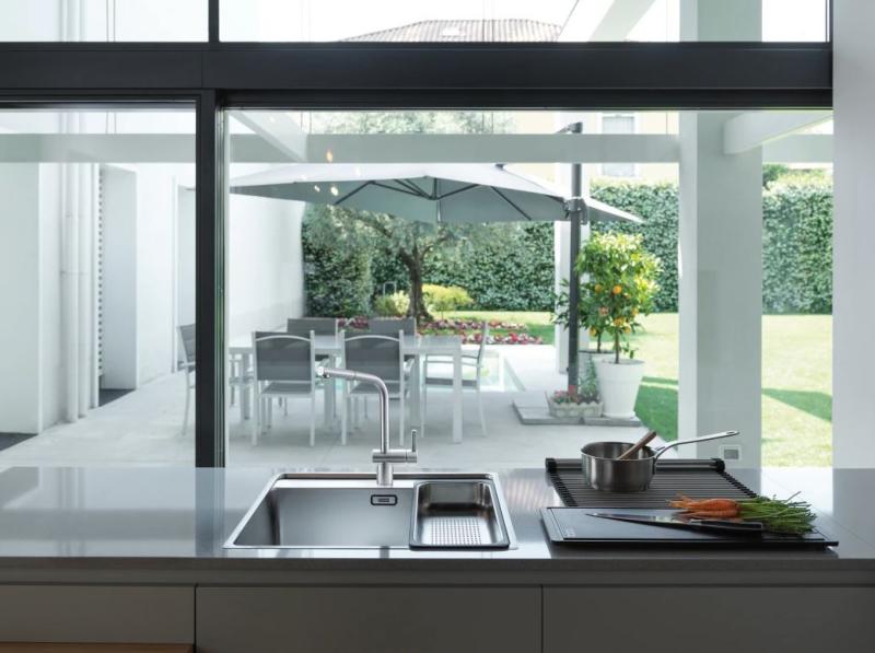 Franke rozsdamentes acél, csiszolt konyhai csaptelep, kihúzható Atlas Neo kifolyócső inox 115.0521.438