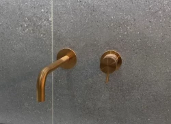Waterevolution Flow beépített mosdókagyló csaptelep PVD kefélt réz kivitelben 15cm kifolyóval T116CPE-15