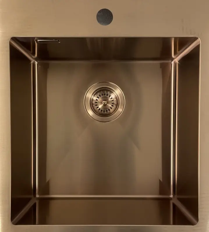Ausmann Weser rozsdamentes acél mosogató réz színű PVD Copper 45x51 csaptelep nyílással alsó beépítés, síkbeépítés és munkalapra építés 080945