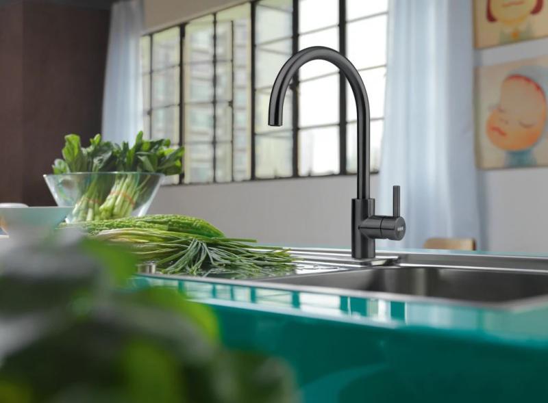 Franke Konyhai csaptelep Eos Neo forgatható kifolyóval, fekete szálcsiszolt 115.0613.590