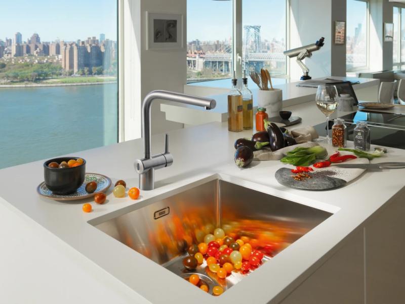 Franke masszív rozsdamentes acél szenzoros konyhai csaptelep Atlas Neo forgatható kifolyó inox 115.0625.489