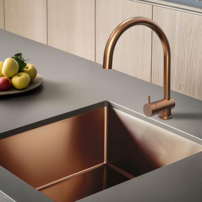Waterevolution Flow konyhai csaptelep PVD csiszolt réz, kihúzható kifolyóval T155CPE