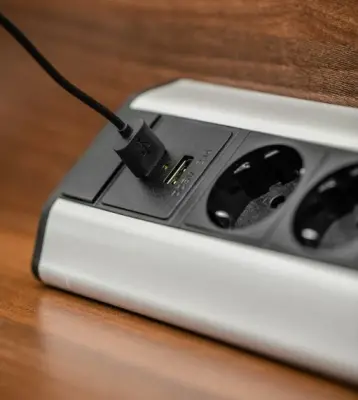 Indux Corner sarok konyhai csatlakozóaljzat 3 földelt aljzattal és 2 USB töltővel 1208957431