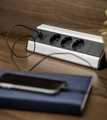 Indux Corner sarok konyhai csatlakozóaljzat 3 földelt aljzattal és 2 USB töltővel 1208957431