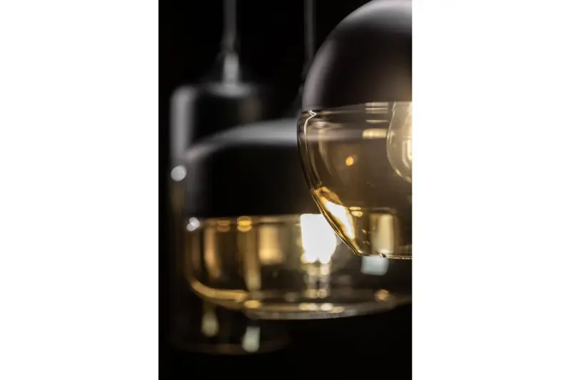 Decor Lender moderne hanglamp van metaal en glas breedte 250 mm 8433

Dekor Lender modern függőlámpa fémből és üvegből, 250 mm széles, 8433