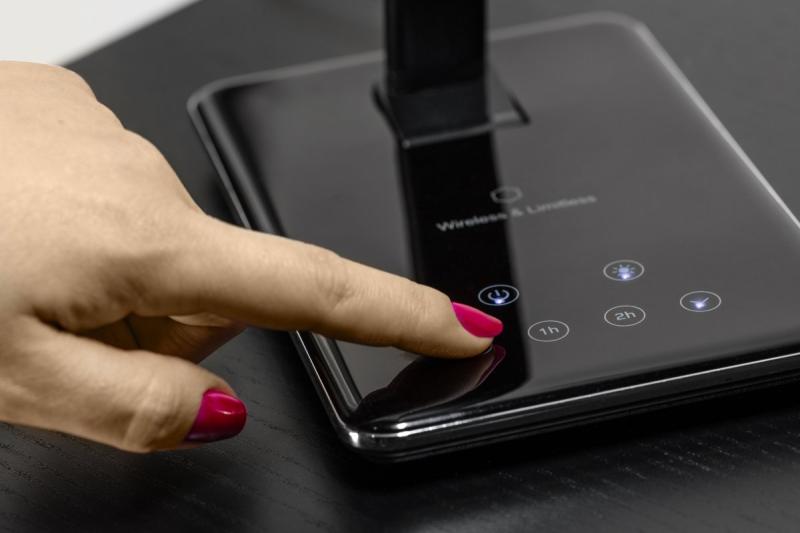 Decor Asztali Lámpa Tritton 6W 340lm AC220-240V 4-CCT Vezeték nélküli Töltés USB PF>0,5 RA>80 fekete 1208962518