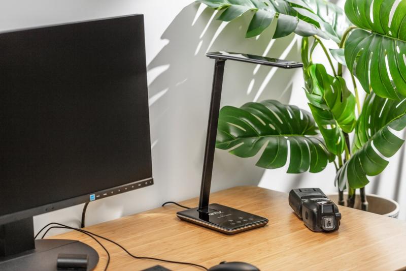 Decor Asztali Lámpa Tritton 6W 340lm AC220-240V 4-CCT Vezeték nélküli Töltés USB PF>0,5 RA>80 fekete 1208962518