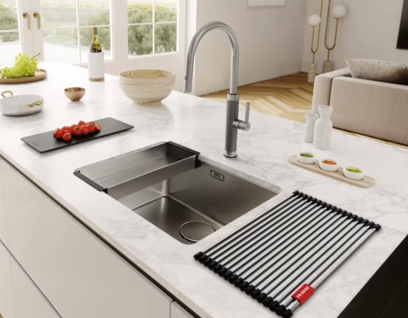 Franke Mythos Masterpiece Konyhai csaptelep J alakú kifolyóval, kihúzható zuhanyfejjel, teljesen rozsdamentes acél 115.0711.554