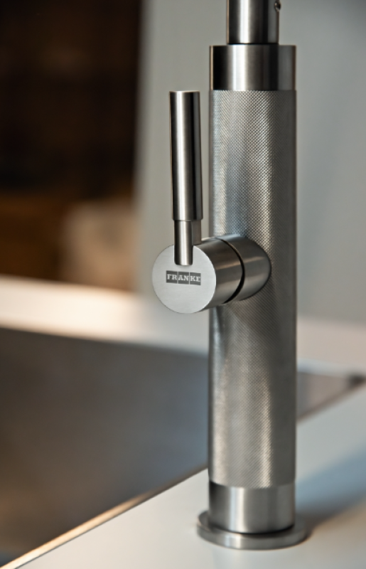 Franke Mythos Masterpiece Konyhai csaptelep J alakú kifolyóval, kihúzható zuhanyfejjel, teljesen rozsdamentes acél 115.0711.554