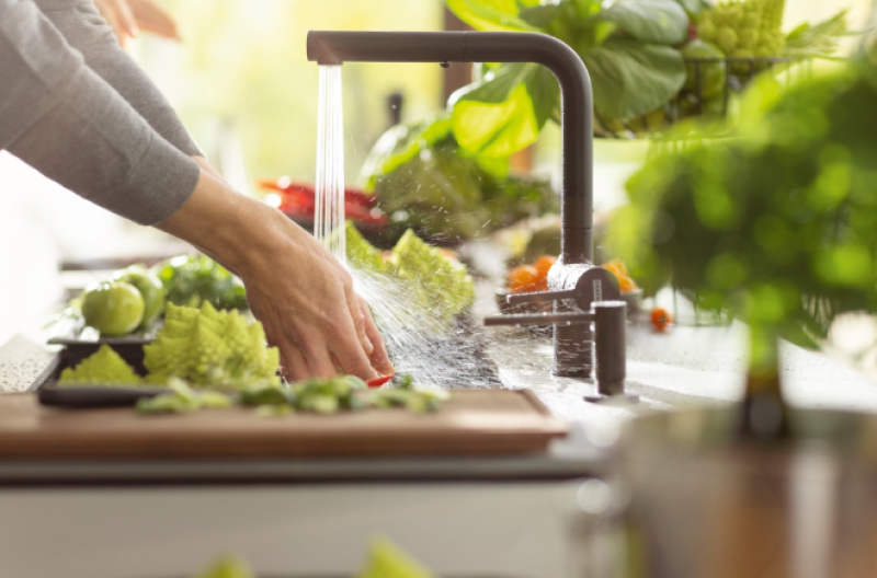 Franke Active Twist Egykaros keverőcsaptelep fekete, kihúzható kifolyóval és integrált lefolyóvezérléssel 115.0669.769