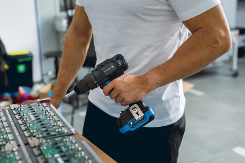 HÖGERT erős 18V akkumulátoros csavarhúzó fa és fém számára