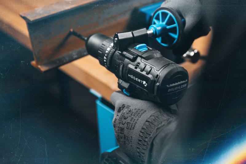 Högert erős akkumulátoros ütvefúró, kefefree, 18V