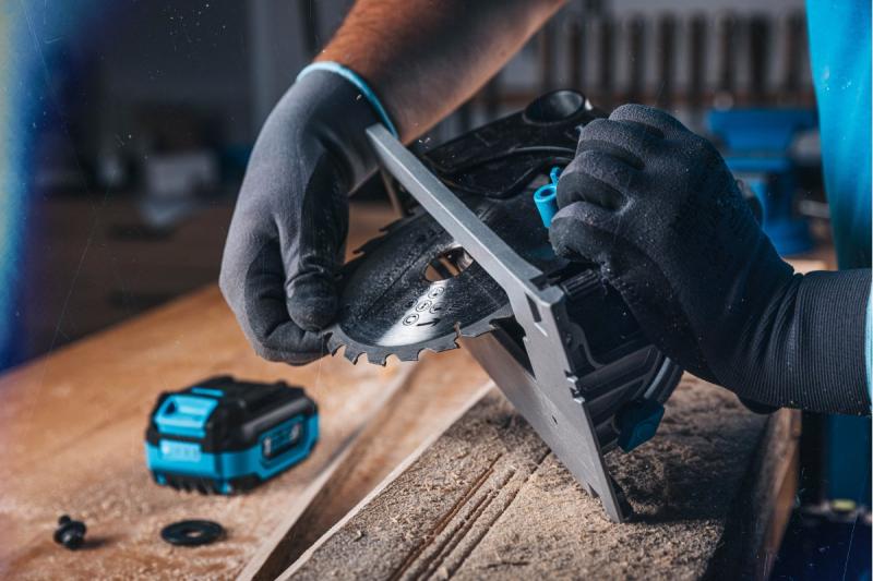 HÖGERT akkumulátoros körfűrész, 18V, akkumulátor nélkül, porszívó csatlakozóval.