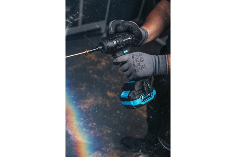 HÖGERT akkumulátoros ütvecsavarozó készlet 200 Nm 18V kefementes motorral.