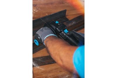 HÖGERT Vezeték nélküli sarokcsiszoló pedálkapcsolóval, 125MM, 18V, készlet akkumulátorral, töltővel, tartozékokkal