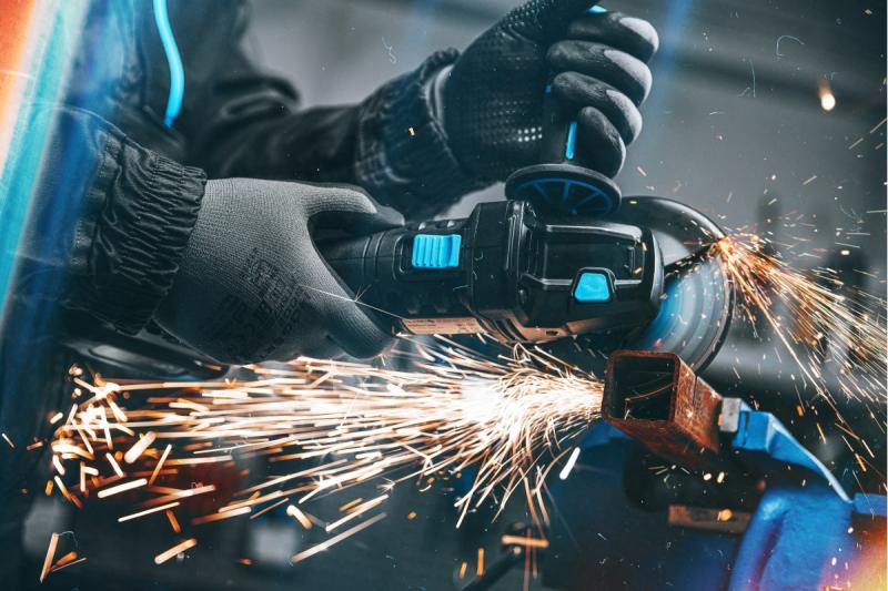 HÖGERT Vezeték nélküli sarokcsiszoló pedálkapcsolóval, 125MM, 18V, készlet akkumulátorral, töltővel, tartozékokkal