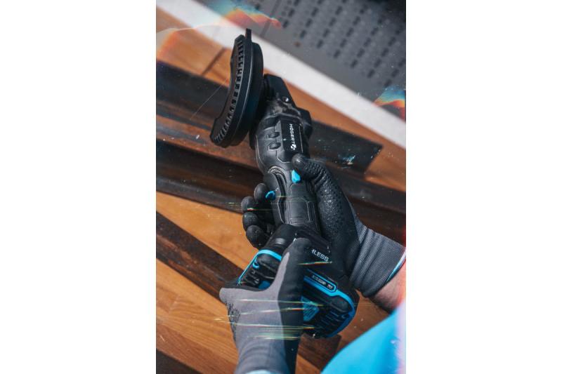 HÖGERT Akkumulátoros sarokcsiszoló paddle kapcsolóval, 125MM, 18V - Készlet (akkumulátor, töltő, tartozékok)