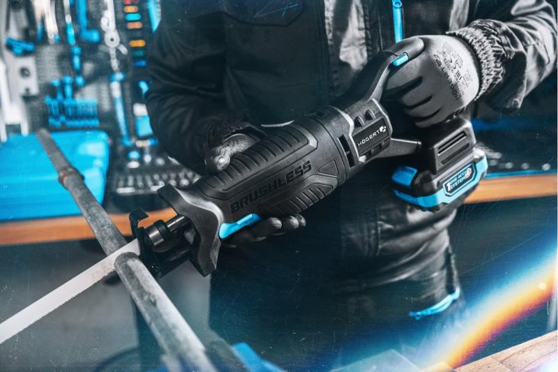 HÖGERT akkumulátoros szablyafűrész készlet, 18V, kefementes, akkumulátor, töltő, tartozékok