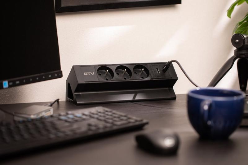 Basco bútoraljzat, 3 x földelt aljzat, USB A+C, 1,5 m kábel, fekete szerelvénnyel