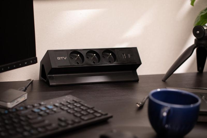 Basco bútoraljzat, 3 x földelt aljzat, USB A+C, 1,5 m kábel, fekete szerelvénnyel