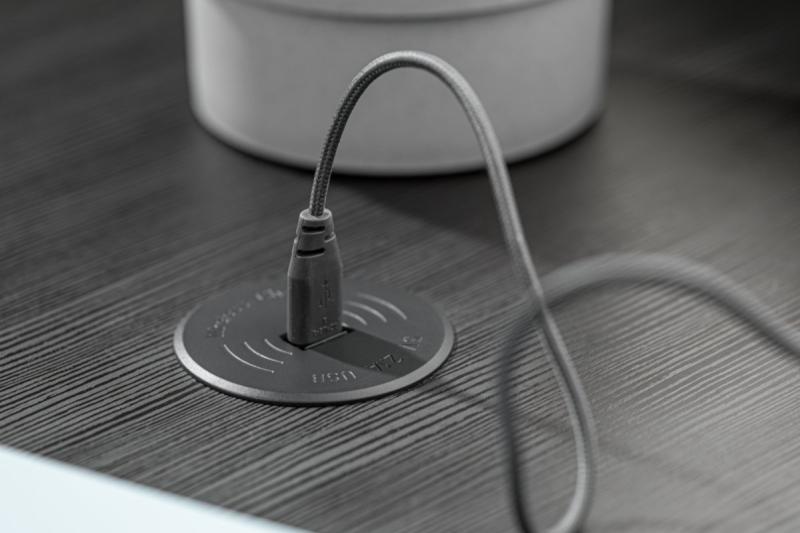 Vezeték nélküli töltő eszköz gyors töltéssel, süllyesztett, fekete