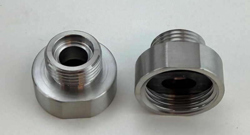 Pure.Sink Átmeneti csőcsatlakozó rozsdamentes acélból, 3/8 külső méret (férfi) és 1/2 belső méret (nő) között. 2 darabos készlet PS3812-00