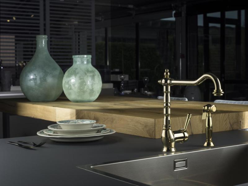 PB Nostalgikus, kihúzható konyhai kézi zuhany, klasszikus, természetes sárgaréz