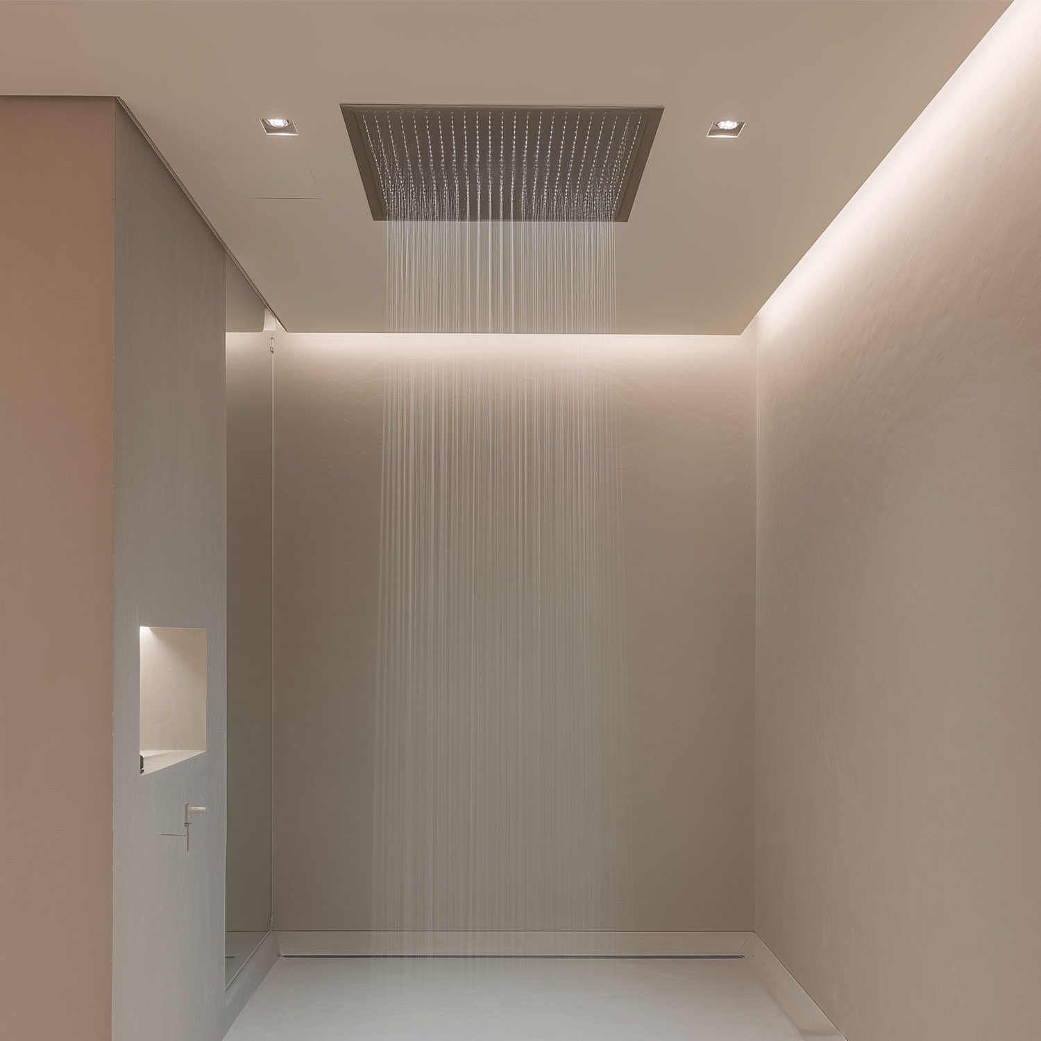 Esőzuhanyok kontra kézi zuhanyok: a kialakítás előnyei és hátrányai